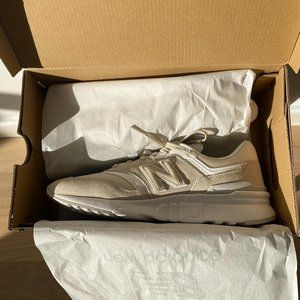 New Balance Women's 997H V1 Sneaker Timberwolf/White